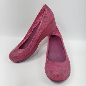 Crocs‎ Women's Carlisa Sz 5 Translucent Pink Leopard Print Mini Wedge Shoe